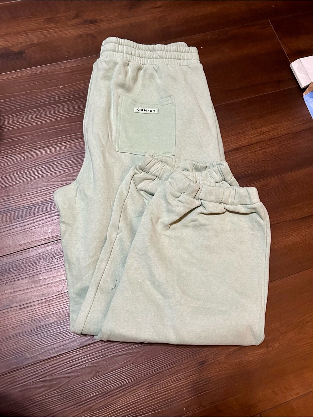 Comfrt NWT DND Travel Sweatpants in Aloe